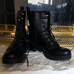 Combat boots